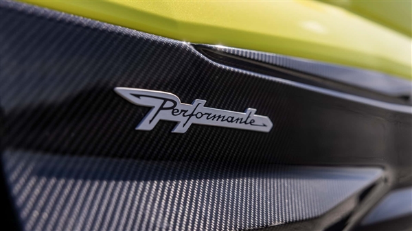 4.0T双涡轮V8插混动力!兰博基尼Urus SE Performante官图发布