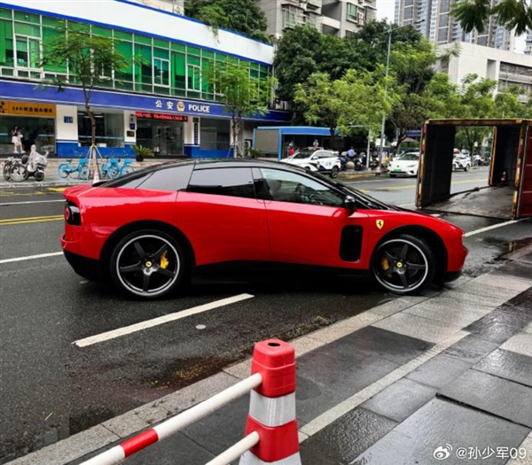 售价398.8万!法拉利首款纯电动车luce国内现身