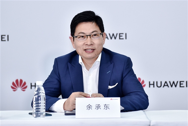 余承东呼吁L3级自动驾驶快普及 雷军称智驾只是辅助:你支持谁