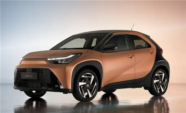 年轻人的第一台敞篷SUV!新款丰田Aygo X官图发布:搭载1.5L电混动力