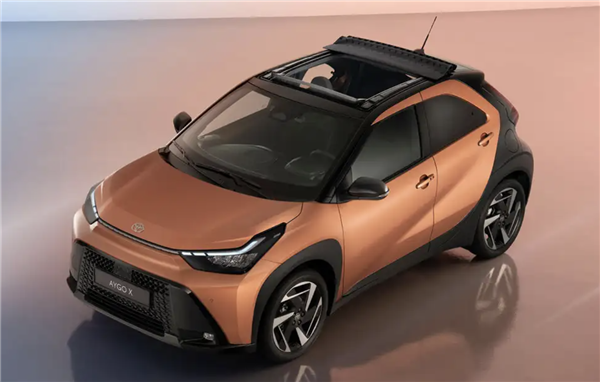 年轻人的第一台敞篷SUV!新款丰田Aygo X官图发布:搭载1.5L电混动力