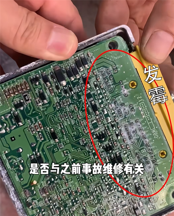 本田奥德赛停车7秒后气囊突然自爆 车主:所有气囊都炸了