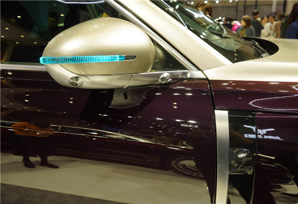 国产豪华旗舰SUV新王炸!岚图旗舰泰山亮相郑州国际车展