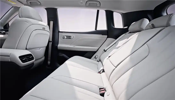 一升油发3.73度电 广汽埃安首款增程i60上市:10.48万起开卷